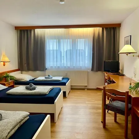 Bei Nuernberg, Fuer 3, 102 Apartman Schwanstetten